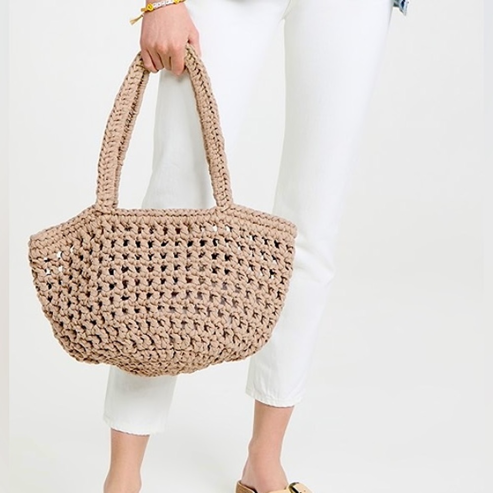 NWT Binge Cape Tote 🧺